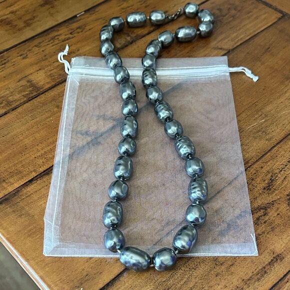 Vintage Silver Charcoal Gray Pearl Necklace - Picture 2 of 3
